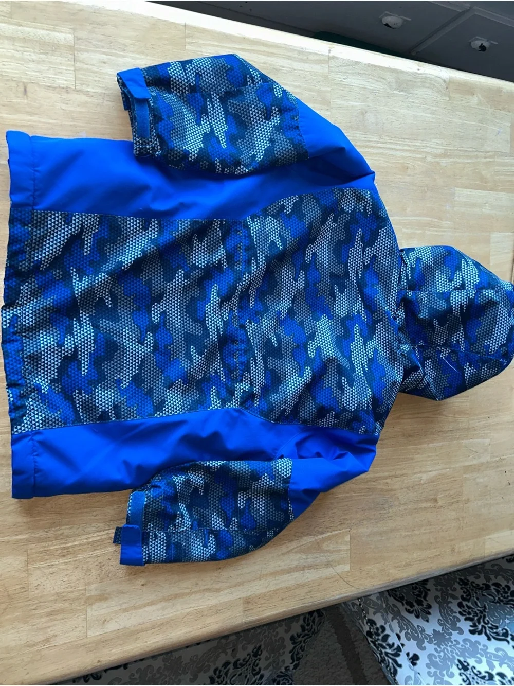 Boys 6/7 Swiss tech heavy puffer? Winter jacket blue camouflage